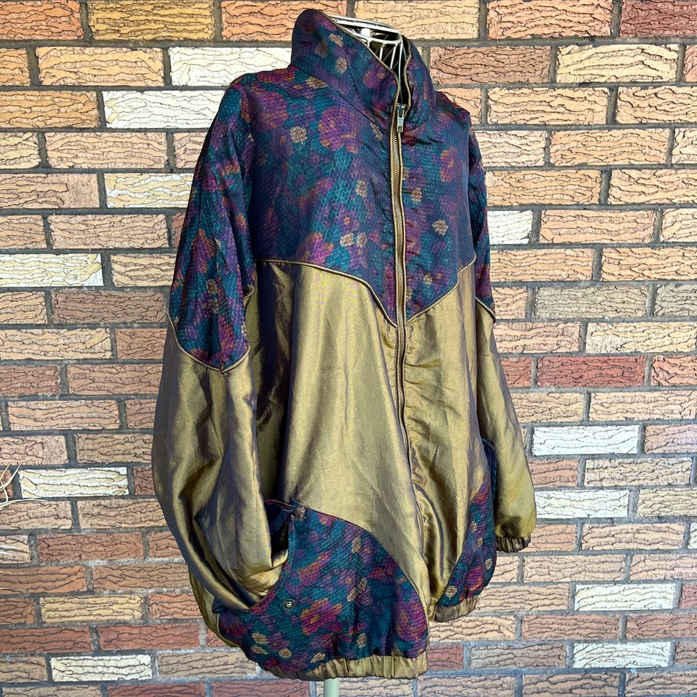 GORGEOUS VTG purple and gold windbreaker bomber